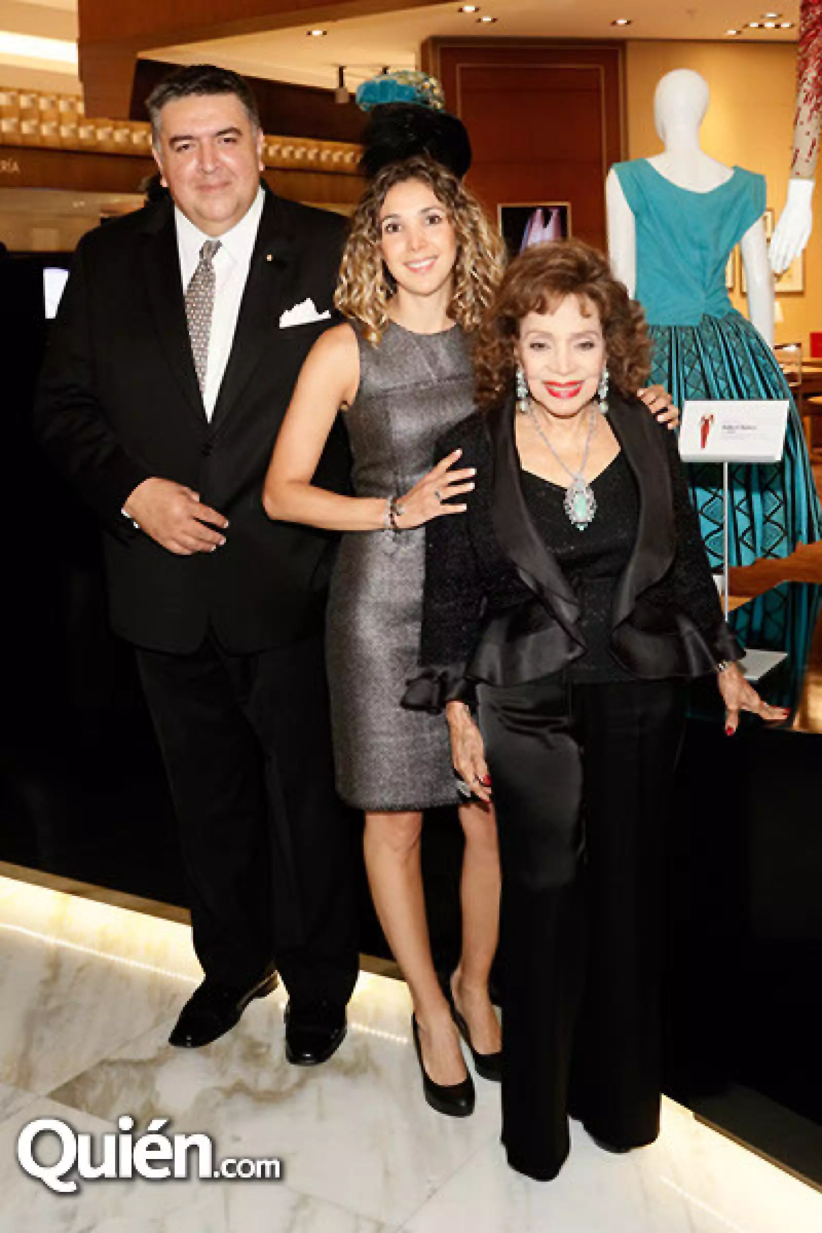 Rodrigo Flores, Paulina Uribe y María Victoria