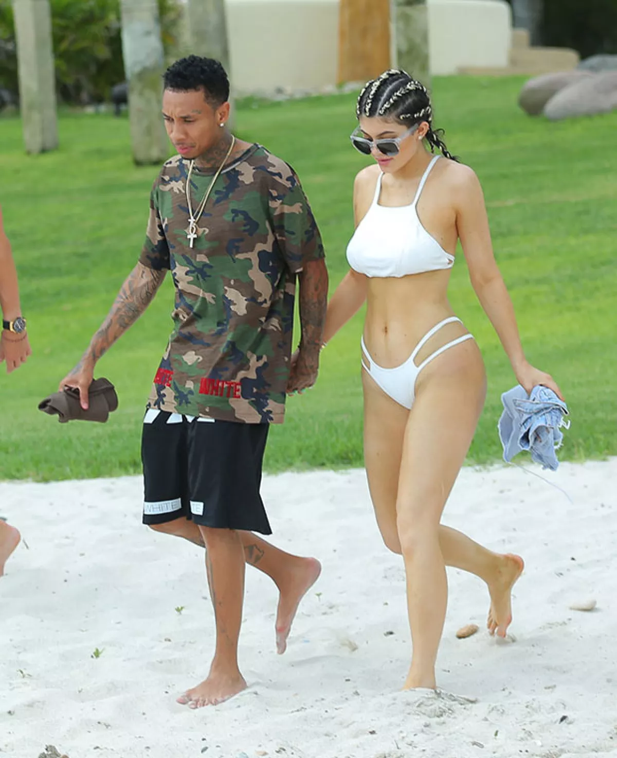 La misma compañía encargada de distribuir la sex tape de Kim Kardashian, ahora le ofrece a Kylie Jenner 10 millones de dólares para que realice algo similar con su novio Tyga.