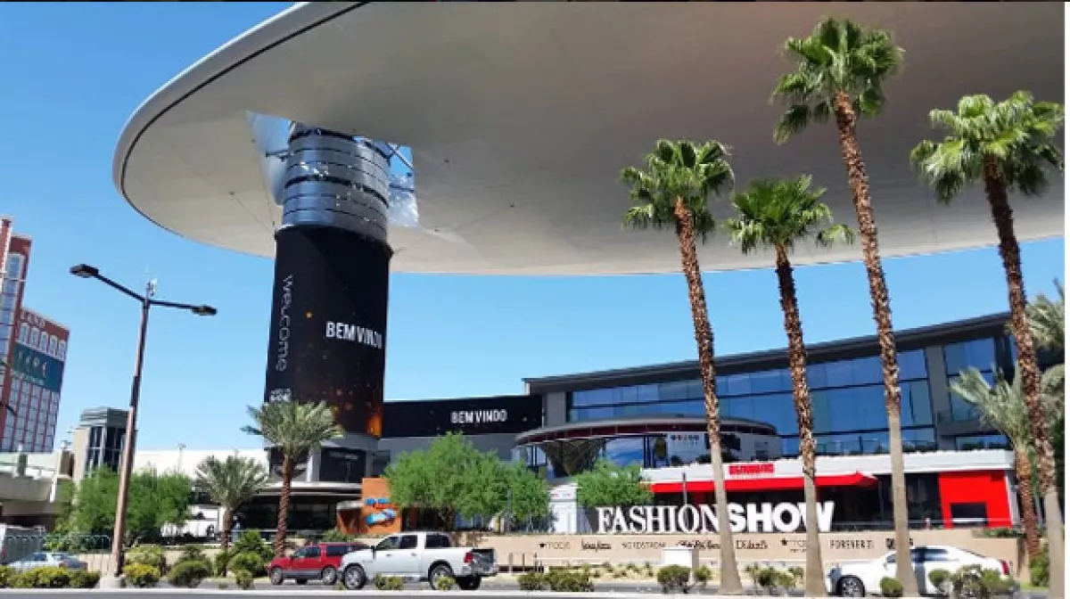 Para los desubicados, este maravilloso shop center se encuentra en enfrente del hotel Wynn y al lado del Treasure Island.