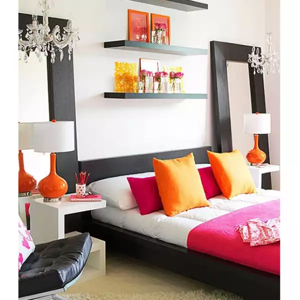 Dale vida a tu cuarto con la tendencia de colores brillantes. Elige 2 y combínalos sobre colores neutros.