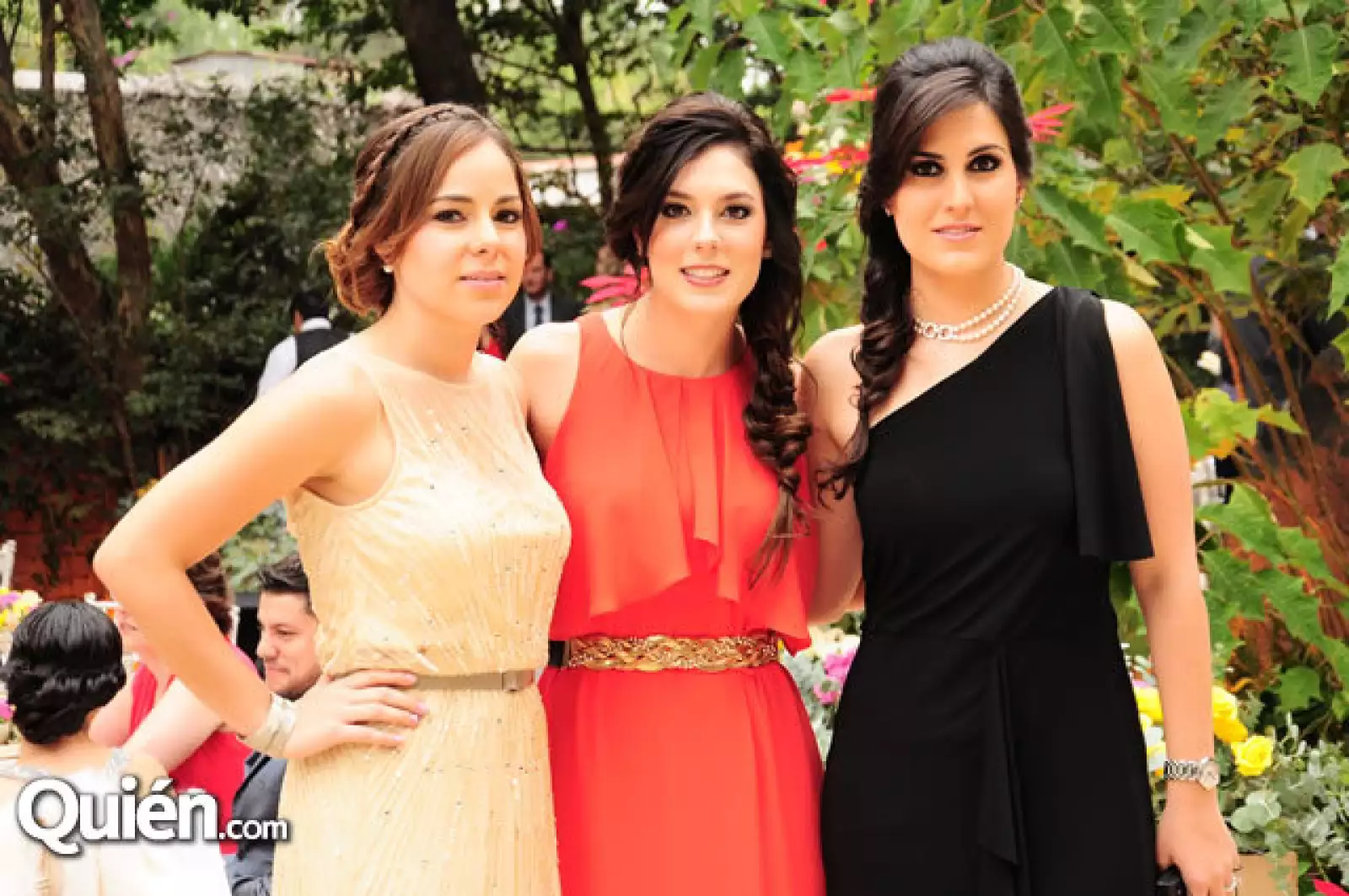 Combinaciones clásicas de colores básicos son perfectas para cualquier boda, el ejemplo lo pusieron Alina Orozco y Cristina y Paola Casas.