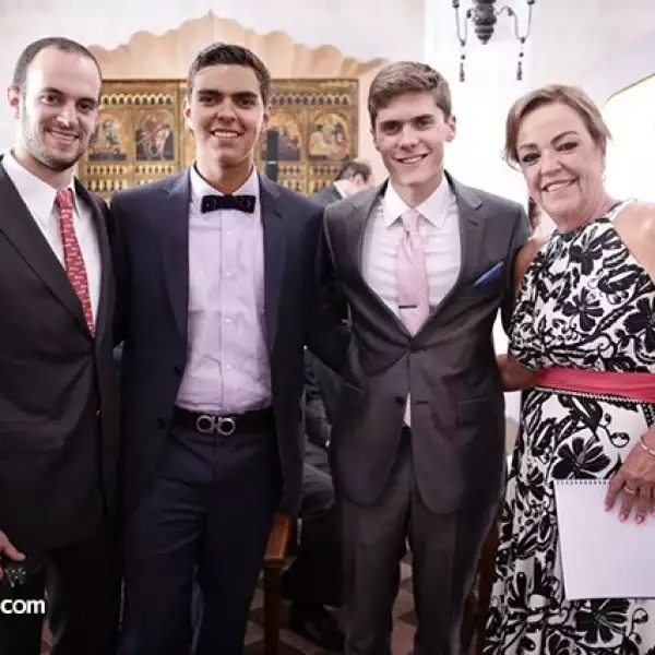Arturo,Patricio y Miguél Zapata con Beba San Vicente