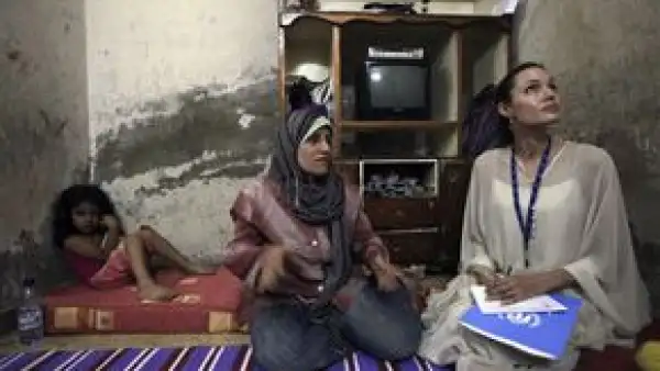 La actriz se reunió con refugiados iraquíes en Siria y pidió al planeta no olvidar el sufrimiento de quienes no pueden regresar a su país de origen debido al trauma que sufrieron y a la inestabilidad.