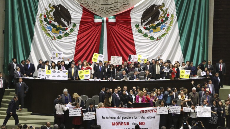 El código de ética aprobado por los diputados, sancionará a aquellos que interrumpan o alteren el orden de las sesiones.