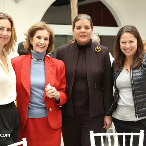 Mariane Zesati, Natalia Lebretón, Sonya Santos y Mara Yañez