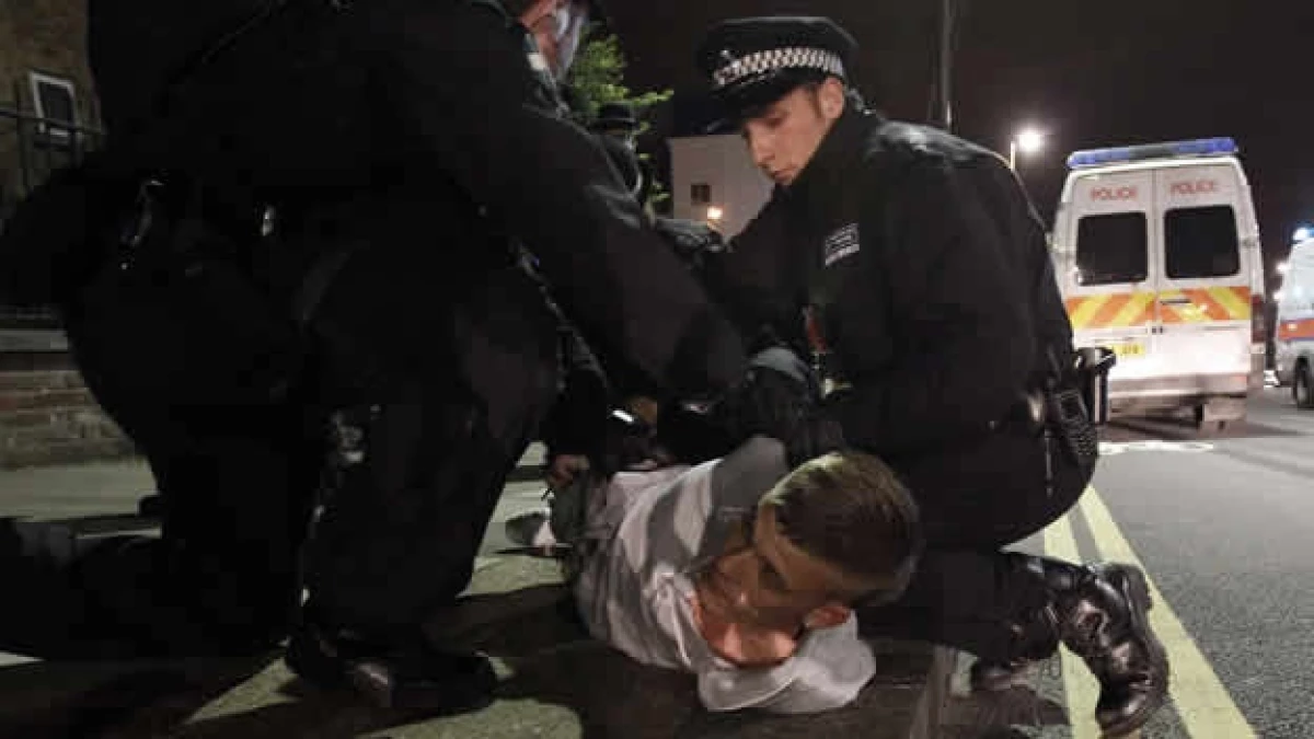 Hombre detenido en Eltham