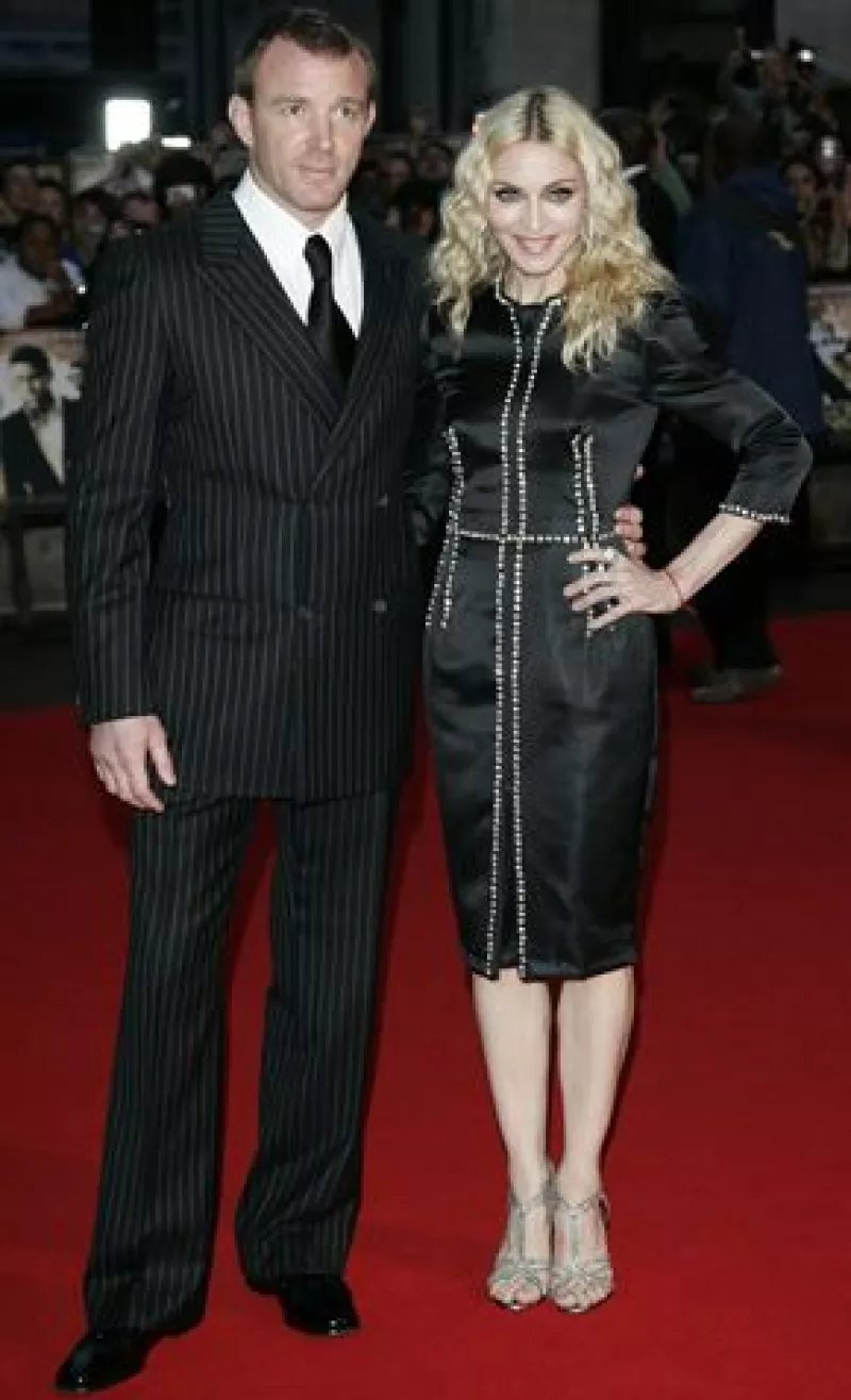 La cantante se vería obligada a pagar esta cantidad en libras a Guy Ritchie, su aún esposo.