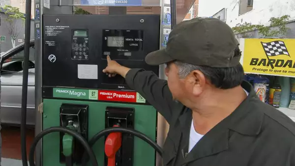 La gasolina Magna y Premium registrarán aumentos para julio, reportó Hacienda.
