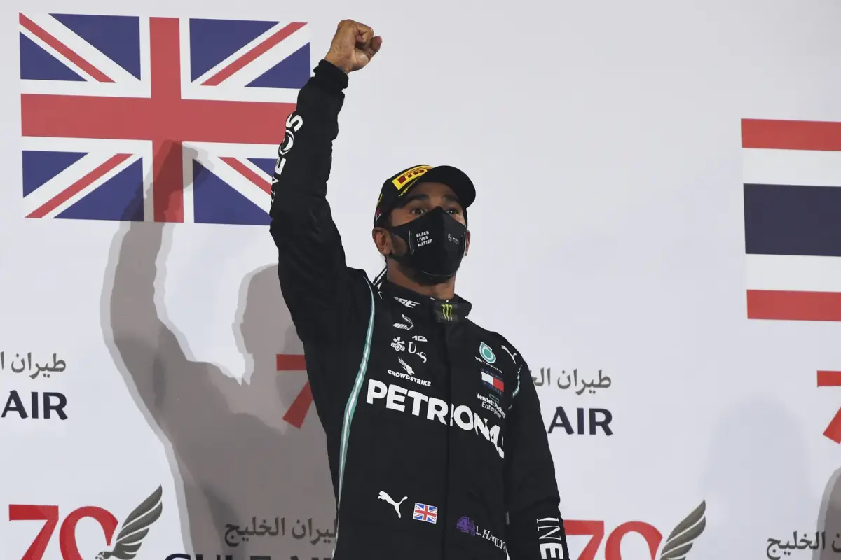 Lewis Hamilton firma contrato con Mercedes para 2021