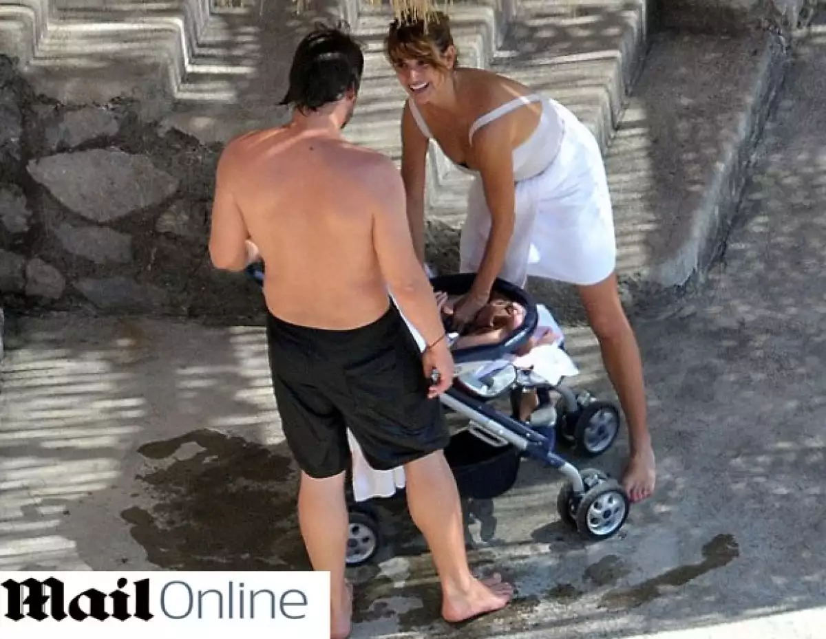 Pé y Javier Bardem son unos padres muy amorosos con su pequeño hijo Leo.