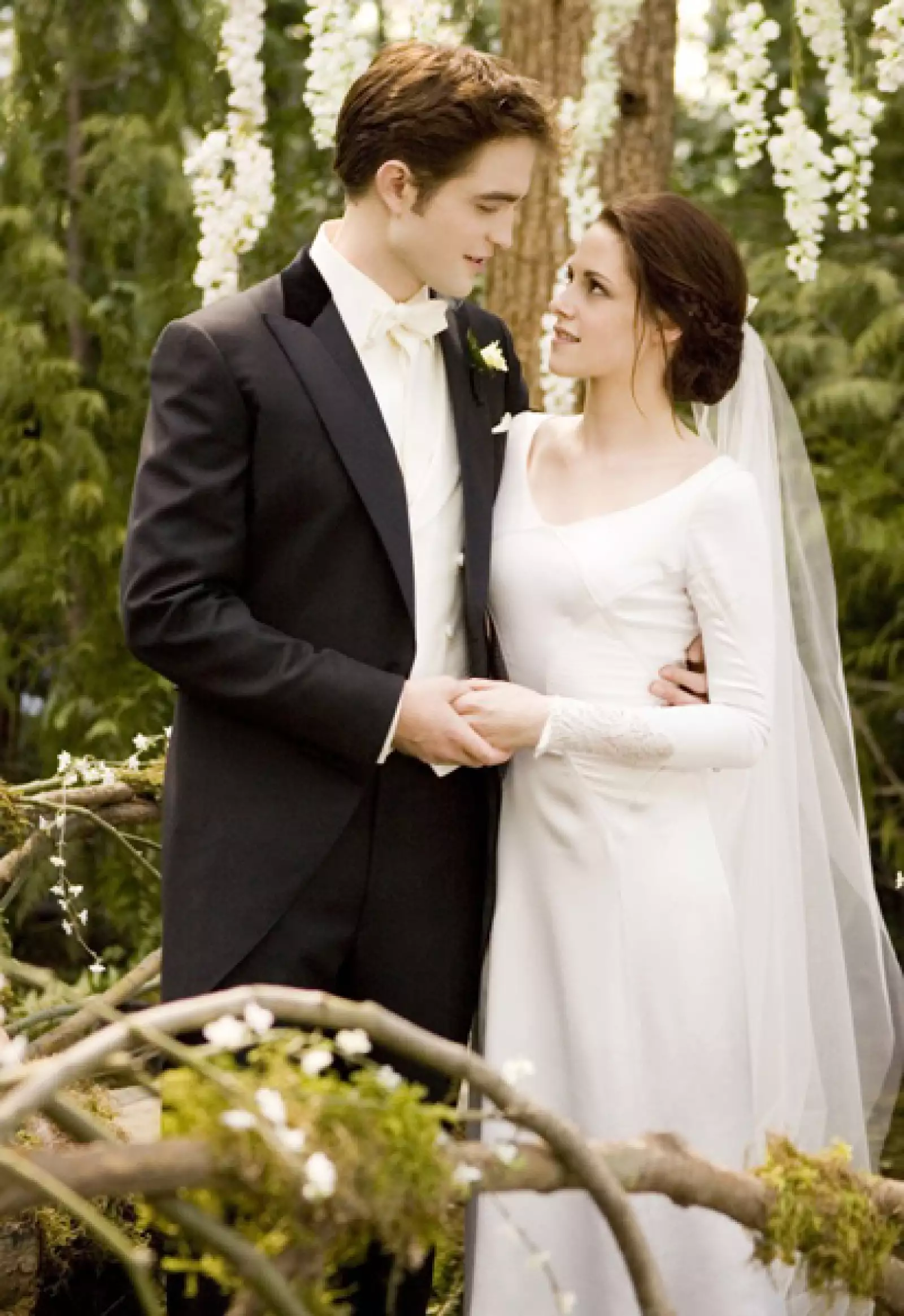 El vestido de Carolina Herrera realizado especialmente para el personaje de Twilight, Bella será, quizás, la pieza más recordada esta temporada. El atuendo tomó a la diseñadora venezolana 6 meses para su confección.