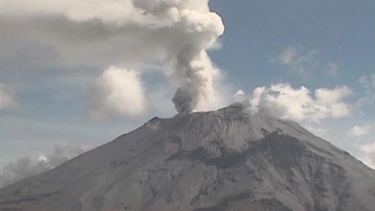 Actividad del volcán Popocatépetl este domingo, que arrojó ceniza a tres localidades mexiquenses