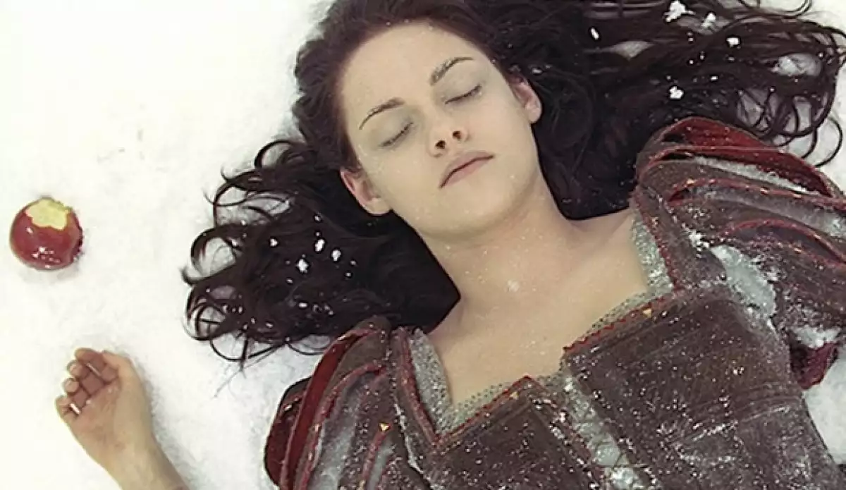 Ahora es el turno de la novia de Robert Pattinson en este cuento clásico. Versiones hay muchas, aquí un análisis de las historias.