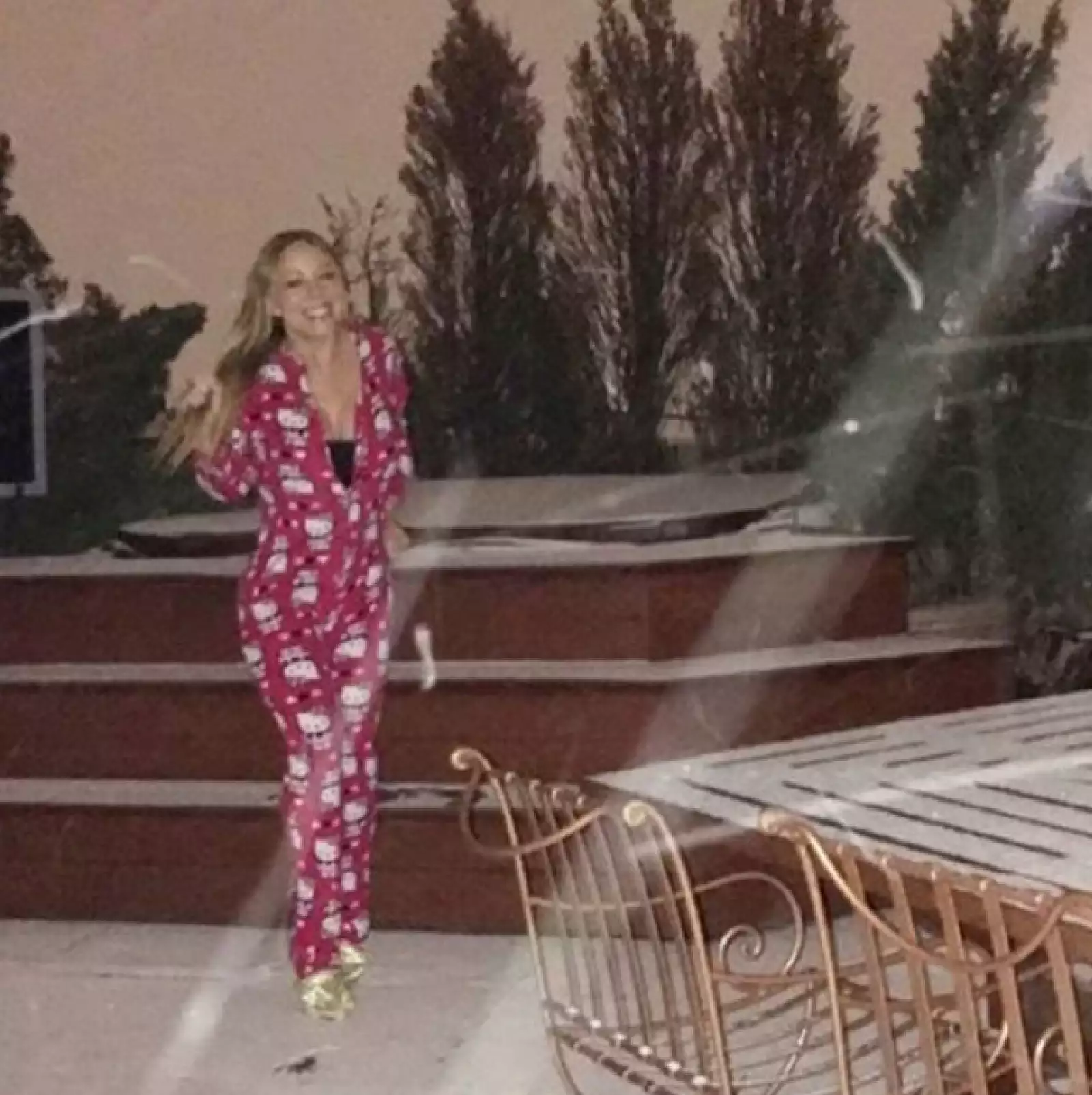 El frío no detuvo a Mariah Carey para salir a disfrutar de la nieve.