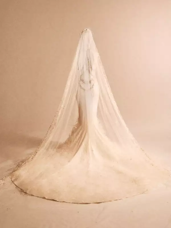 El vestido de Novia de Dua Lipa es un diseño de Chanel Haute Couture creado por Matthieu Blazy