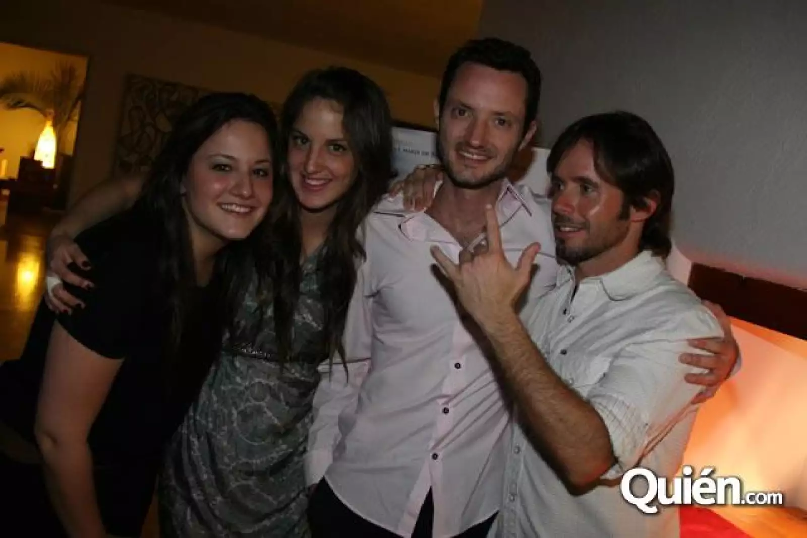 Fiesta de Fernando Lebrija por sus 2 diosas de plata