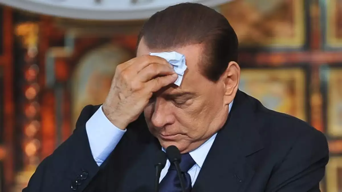 Silvio Berlusconi en conferencia de prensa