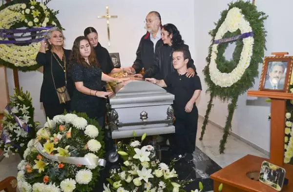 Familiares y amigos se reunieron para darle el último adiós al actor mexicano.