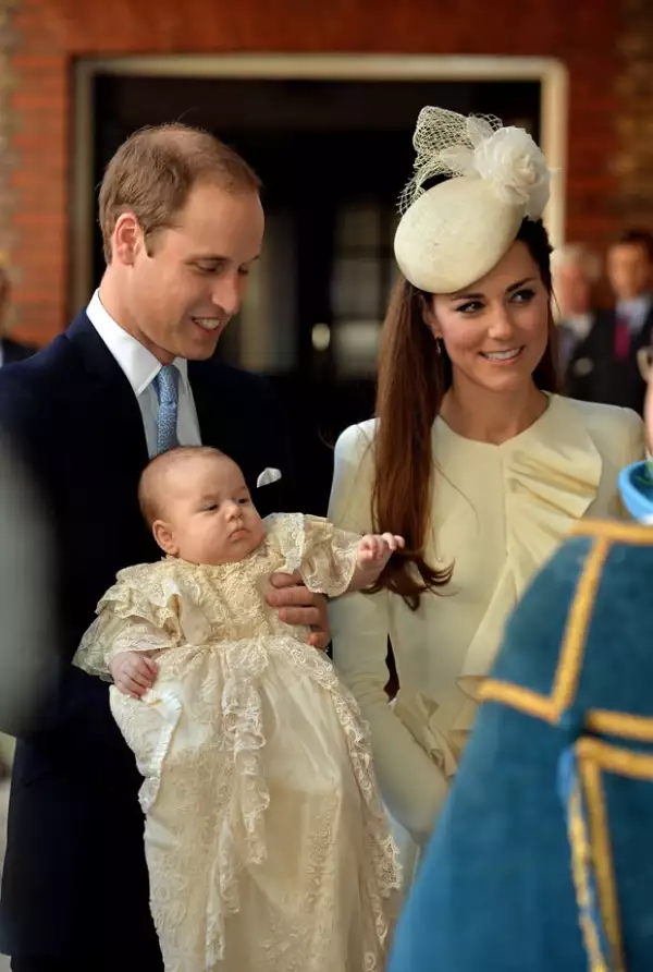 Guillermo y Kate con George, que fue bautizado a los tres meses de nacido.