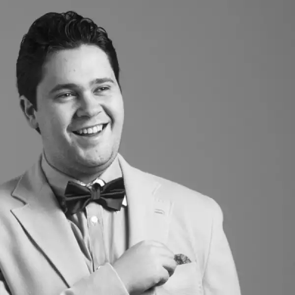 Ha fundado cinco organizaciones no gubernamentales a favor de la igualdad de género. Vive en Nueva York.