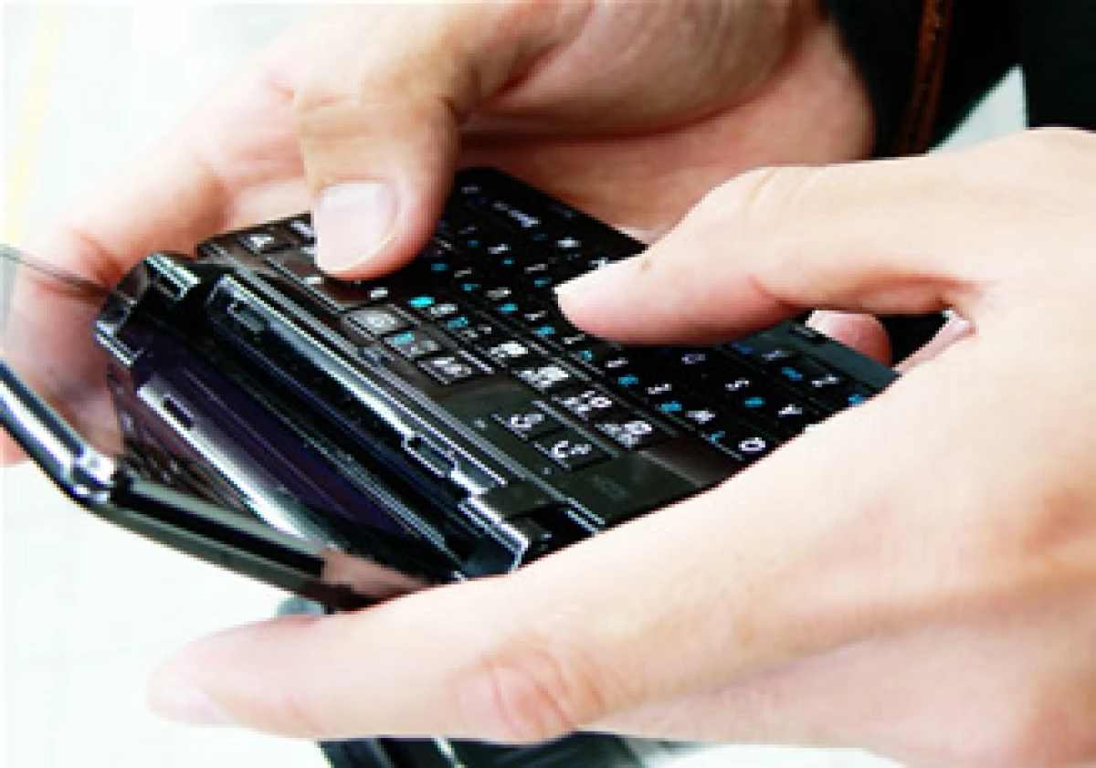 Con el nuevo modelo de corresponsales bancarios el usuario puede hacer transferencias bancarias con su teléfono celular. (Foto: Cortesía SXC)