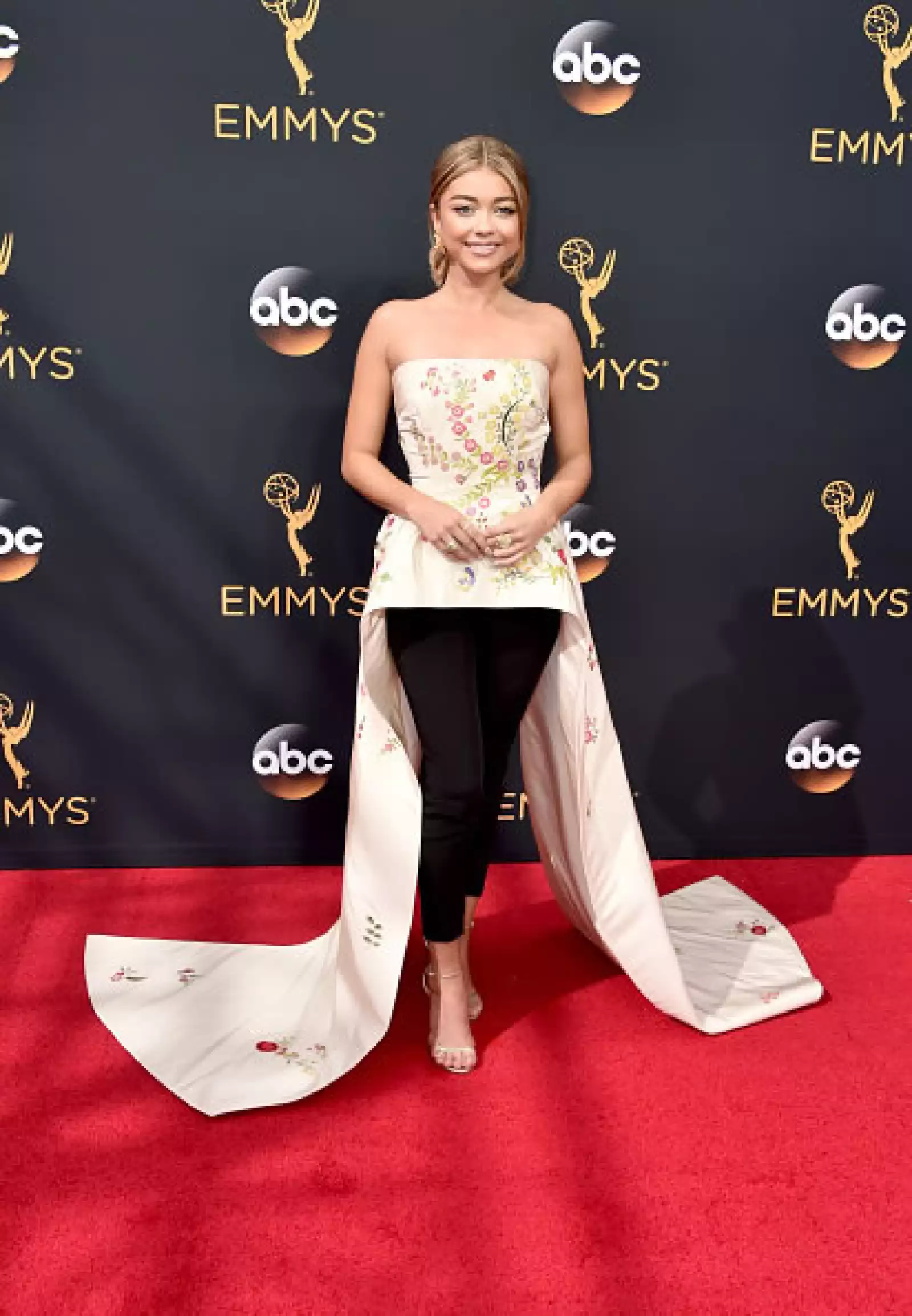 Sarah Hyland en Monique Lhuillier