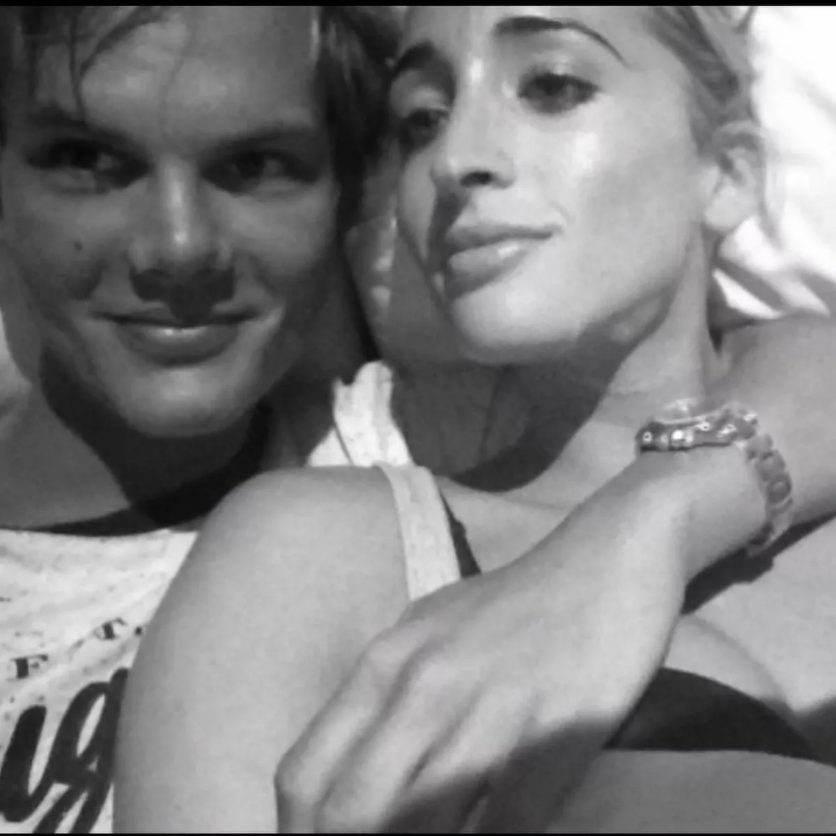 Muere Emily Goldberg, ex novia del fallecido DJ sueco Avicii