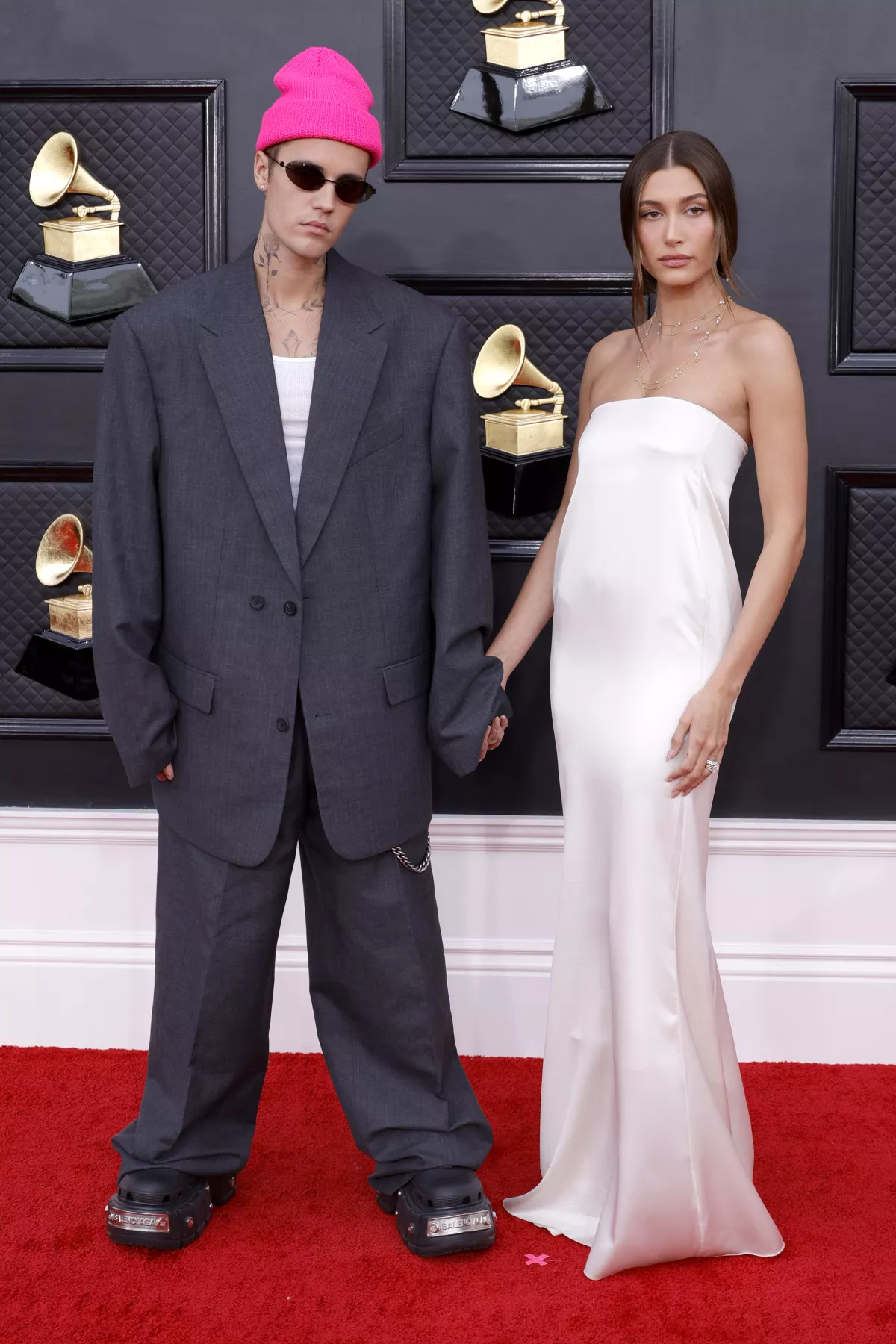 Justin Bieber y Hailey Bieber en los Grammys 2022.