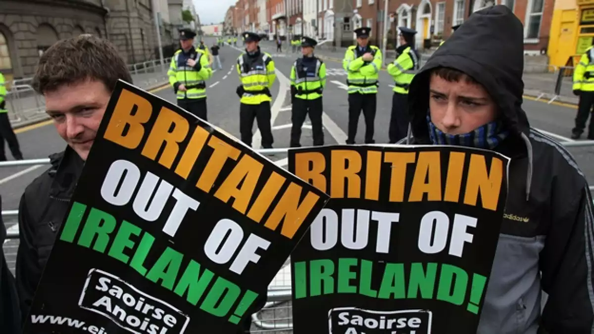Irlanda - protestas - visita real