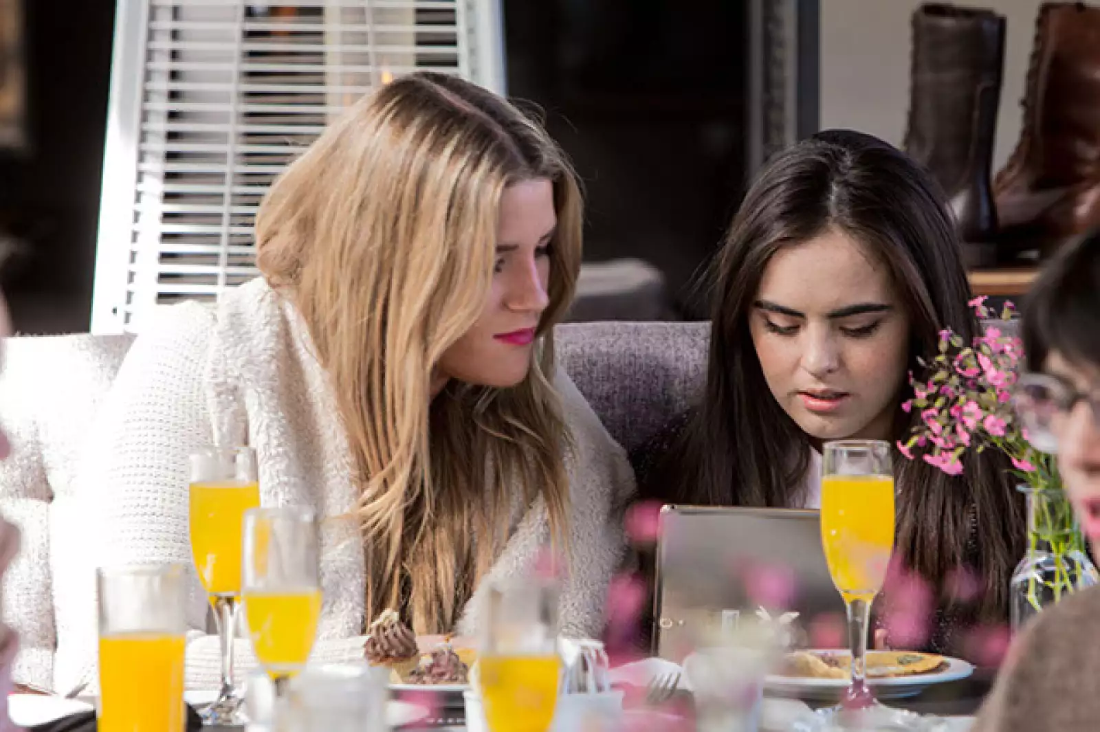 Fernanda Zalvidea,Cristina Portilla