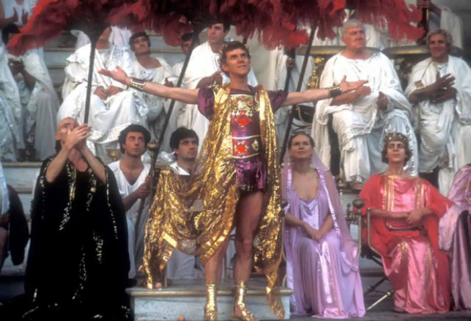 La versión de 1984 de Calígula incluye escenas desde sexo lésbico hasta incesto.