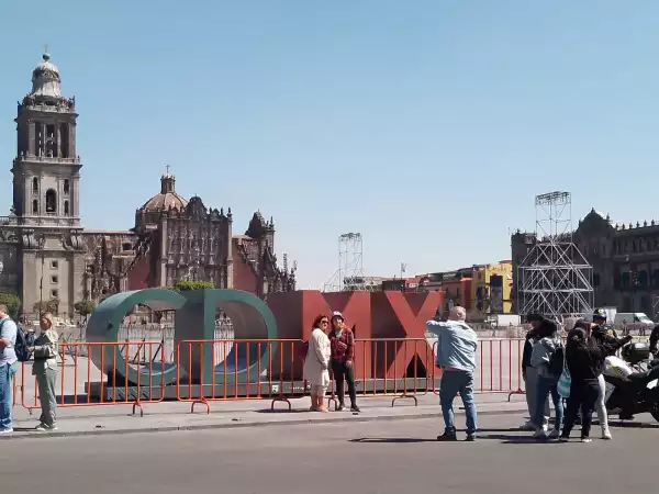 turistas-preparativos-18marzo