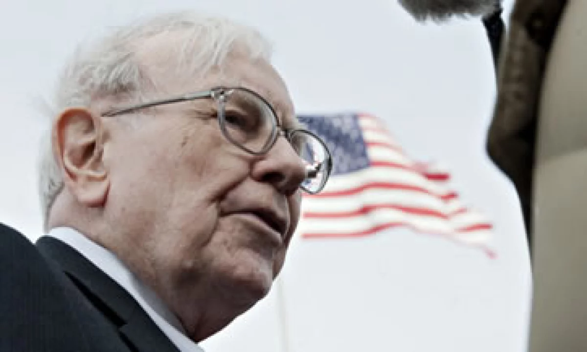 Warren Buffett ha dicho que ve valor en los periódicos en comunidades cerradas que se especializan en noticias locales. (Foto: Getty Images)