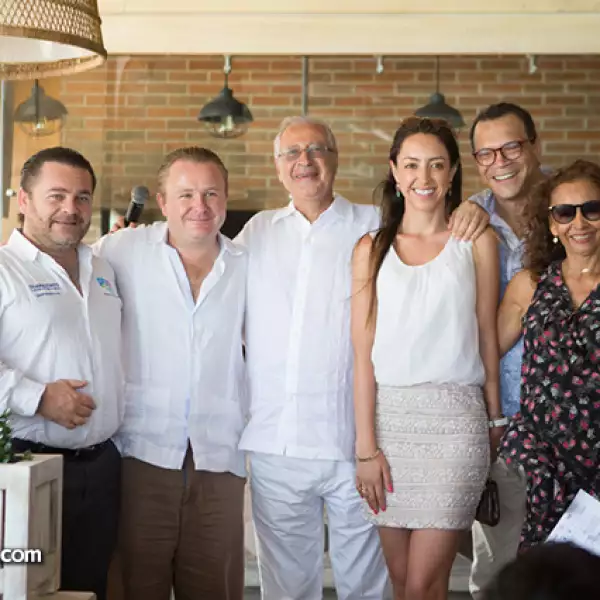 Fernando Olivera, Ricardo Villareal, David Amar, Emilia Vega, Bruce James y Angélica Olivares