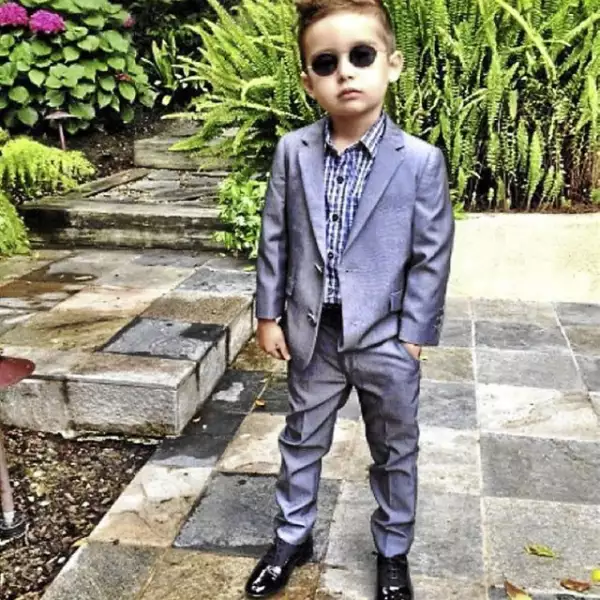 Alonso Mateo- El pequeño de 5 años tiene un estilo inigualable. Su gusto por la ropa lo ha sacado de su papá a quien lo admira y piensa que es el más cool.