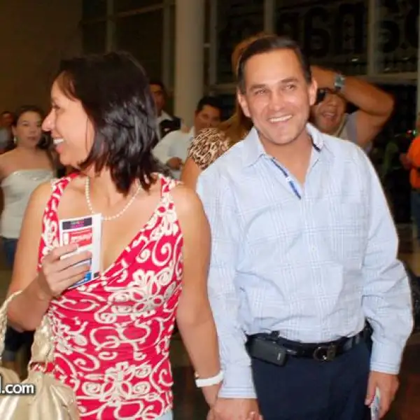 Fernando Larrazabal y su esposa