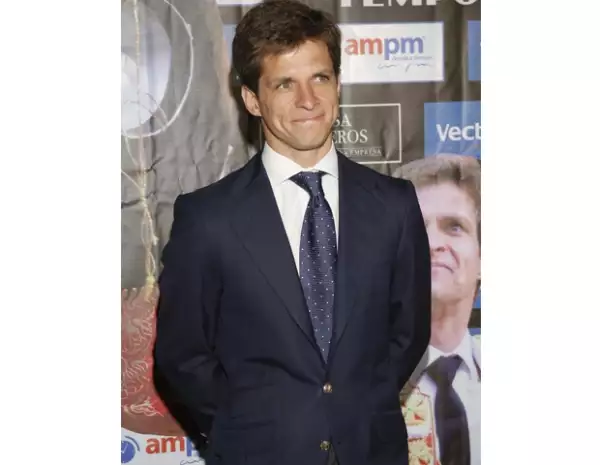 En 1998, con tan sólo 16 años, se convirtió en el matador más joven de la historia.