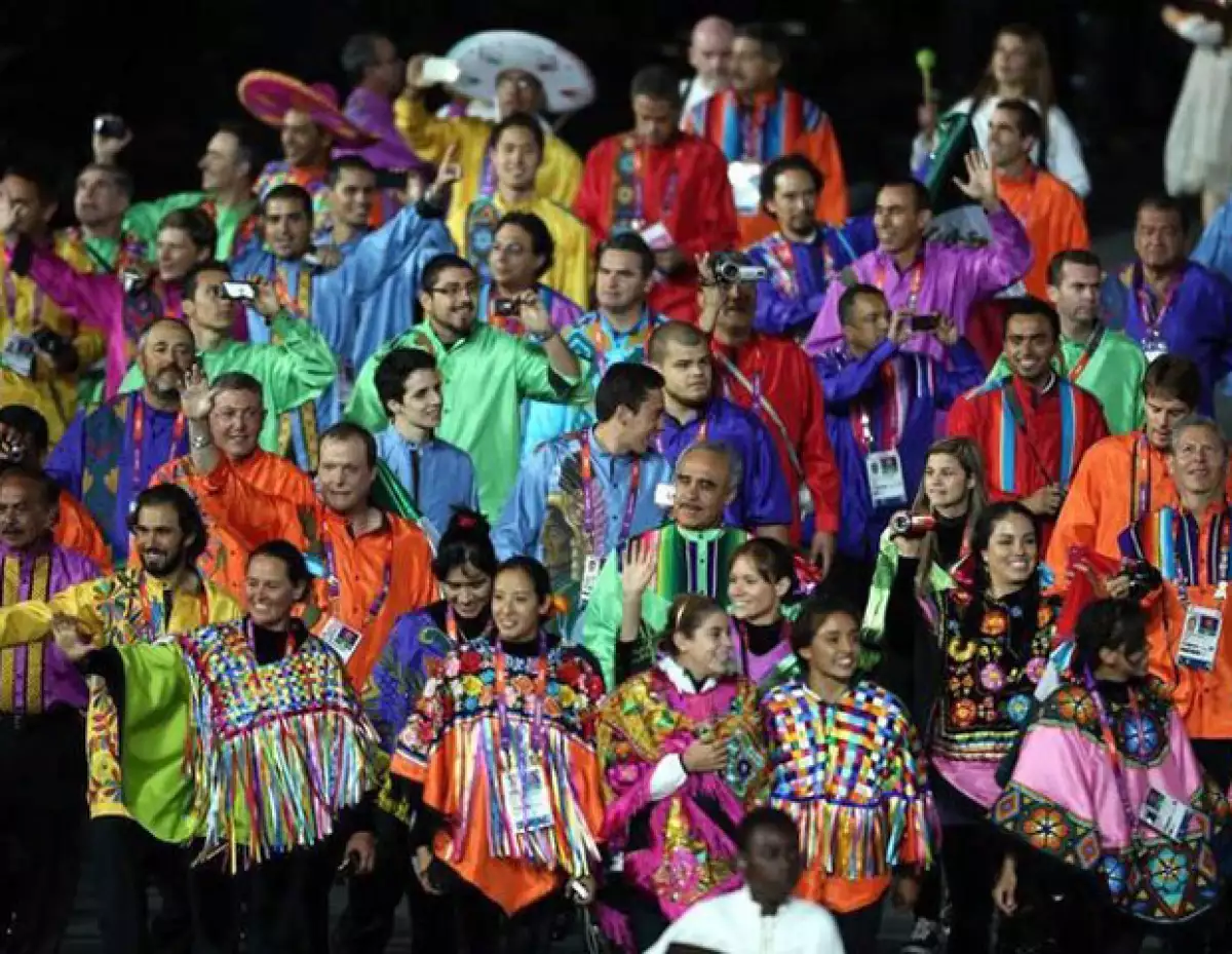 Los trajes que portaron los atletas durante la inauguración de los Juegos Olímpicos alzaron revuelo en las redes sociales.