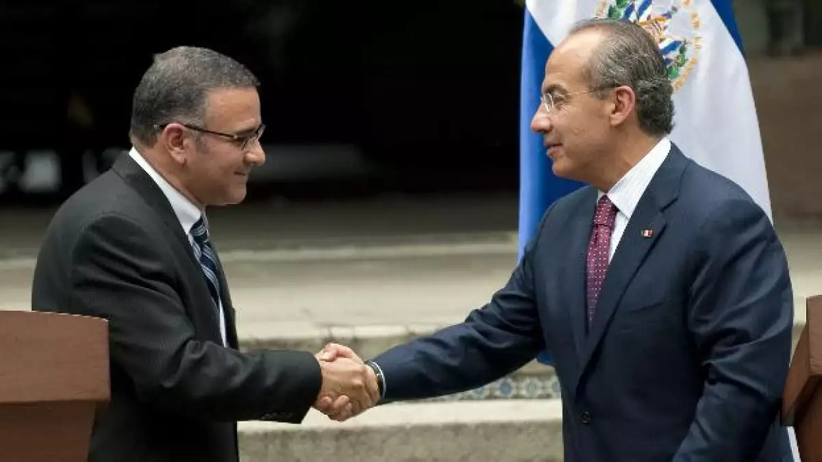 Mauricio Funes visita México