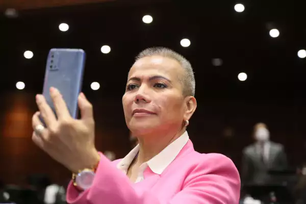 La diputada Salma Luévano