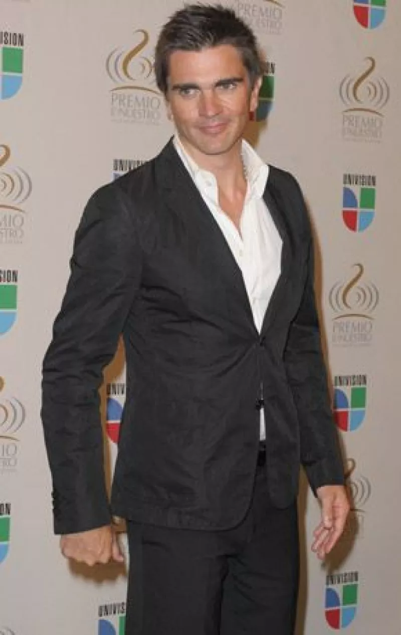 Dante es el primer hijo varón del cantante colombiano y de la actriz Karen Martínez, con quien ya tiene a sus hijas Luna y Paloma.