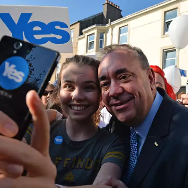 El primer ministro escocés, Alex Salmond, y promotor de la independencia dijo: "Levántense el viernes por la mañana para el primer día de un país mejor".