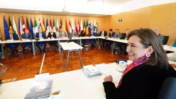 Xóchitl Gálvez con embajadores