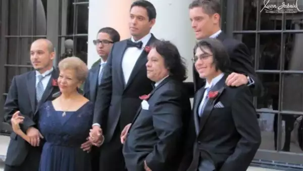 Por si ni lo sabías, Juan Gabriel tuvo 1 hijo biológico y 4 adoptados: Alberto Aguilera Jr., Iván Gabriel, Joan Gabriel, Hans Gabriel y Jean Gabriel.