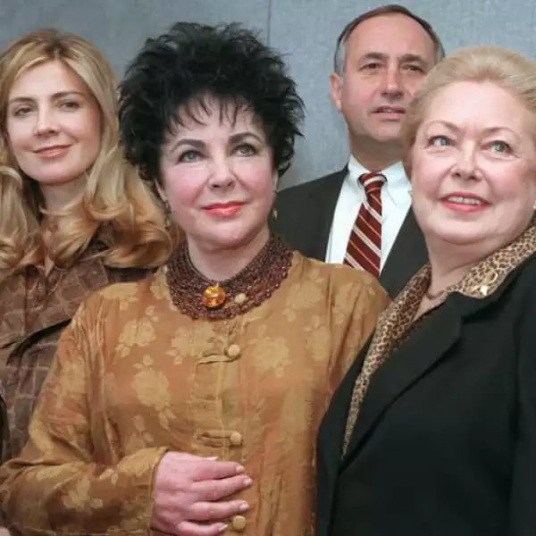 En 1996 Natasha acudió con Elizabeth Taylor y otros amigos a una conferencia de las Naciones Unidas que se ofreció a favor de la lucha contra el cáncer.