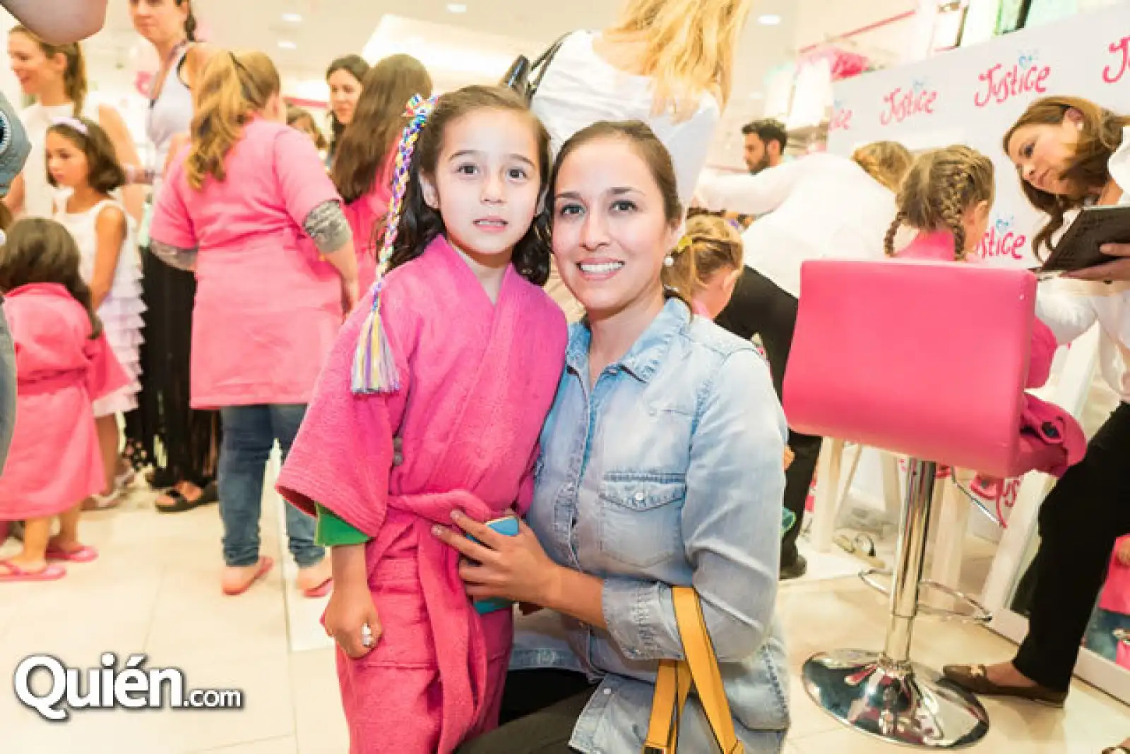 Ana Loya y Regina Garfio