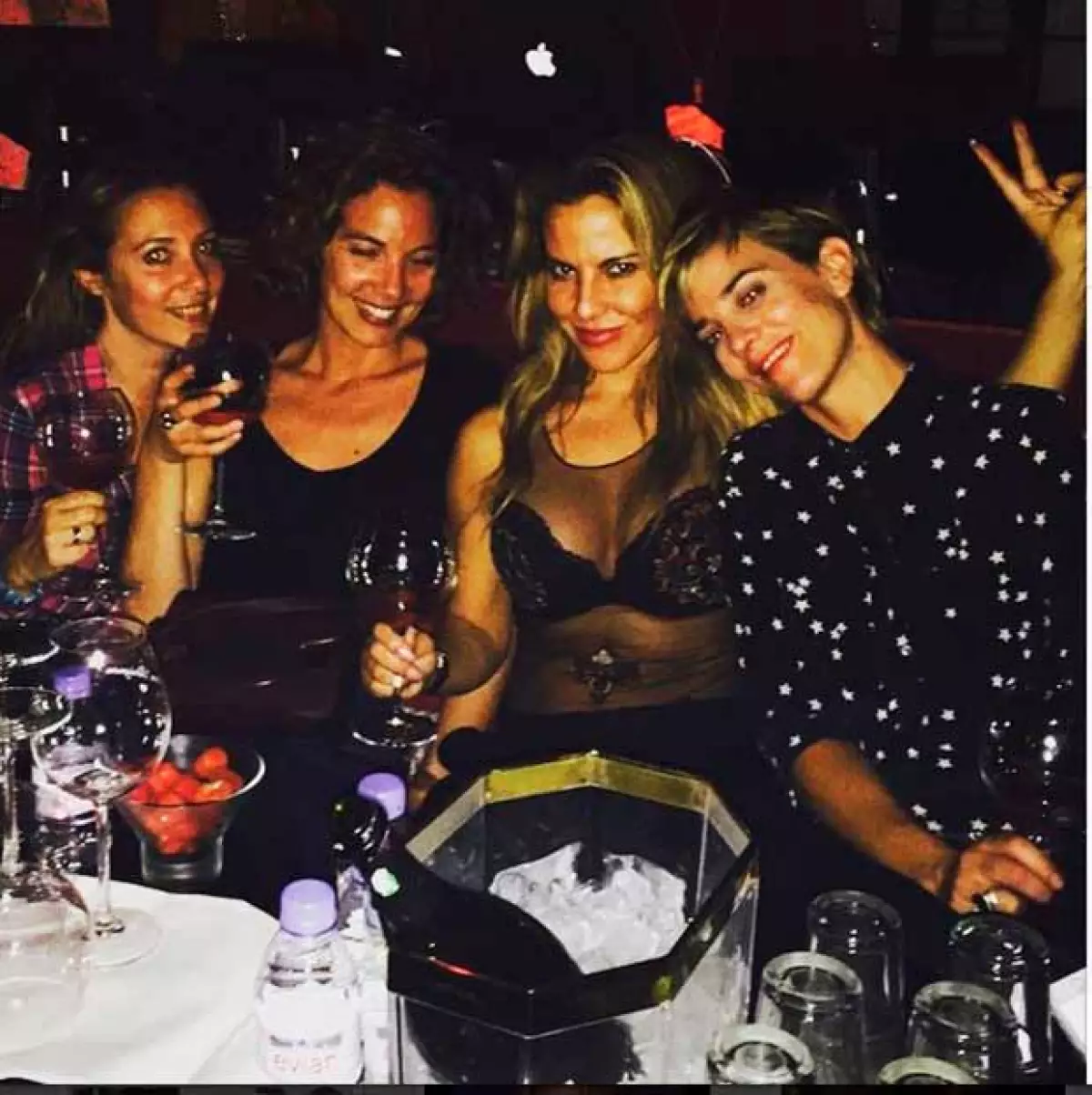 Kate se reunió a celebrar con algunas amigas en París.