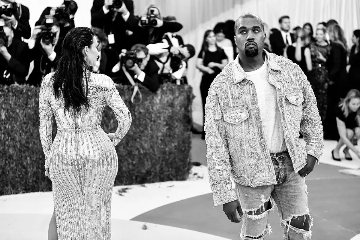 Kanye West durante la alfombra roja del Met Gala.