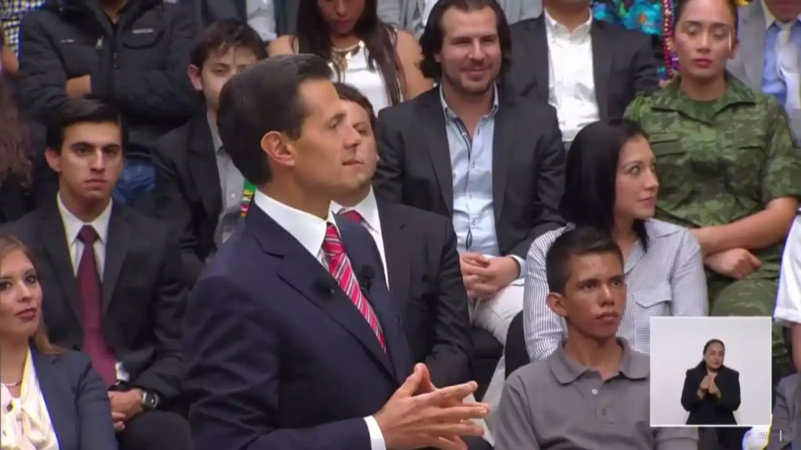 Incorporan preguntas en redes sociales