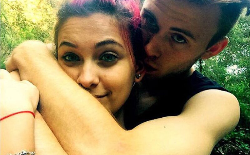 La hija de Michael Jackson subió una foto a redes sociales en donde se le ve de lo más feliz con su novio.